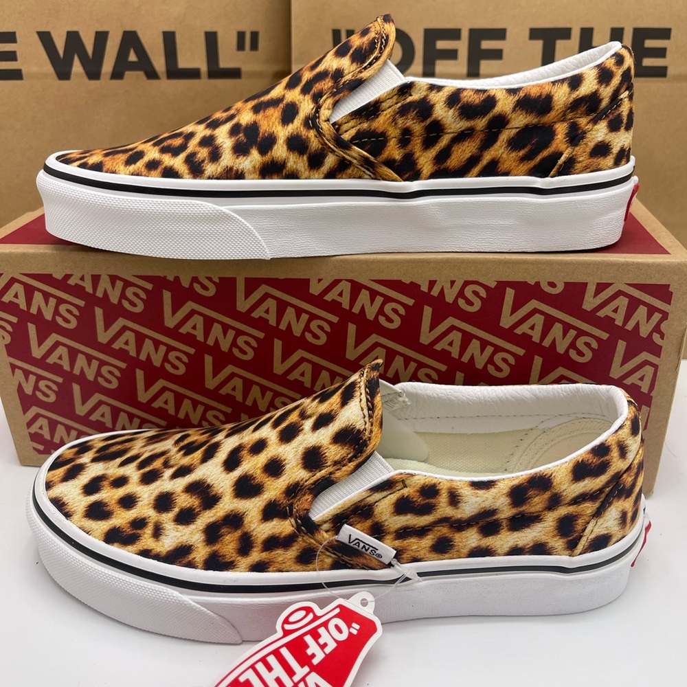 Vans WMNS Leopard Print Women's Slip-On Shoes Classic Slip-On (Leopard) Black/Tr - Picture 2 of 16